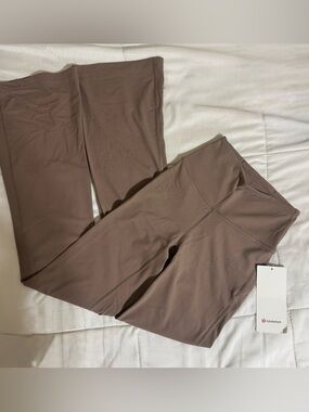 Groove SNR Nulu Flared Pant - 
Regular